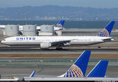 United Airlines Boeing 777-322ER N2747U